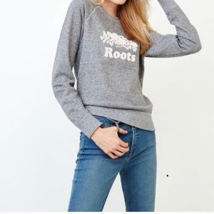 Roots Original crewneck sweatshirt.  Color: Salt and Pepper, size XS